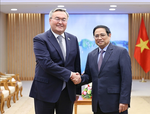 Thủ tướng Chính phủ Phạm Minh Chính tiếp Phó thủ tướng Kazakhstan Mukhtar Tileuberdi 


